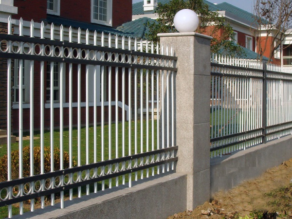 別墅鋅鋼護(hù)欄圖片