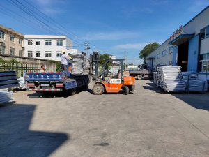 金用護欄2020年8月15日鋅鋼陽臺護欄裝車發貨！