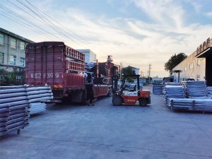 金用護欄2020年8月16日鋅鋼陽臺護欄裝車發貨！