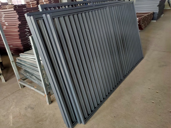 這兩種材料，做小區外墻百葉窗最適合！