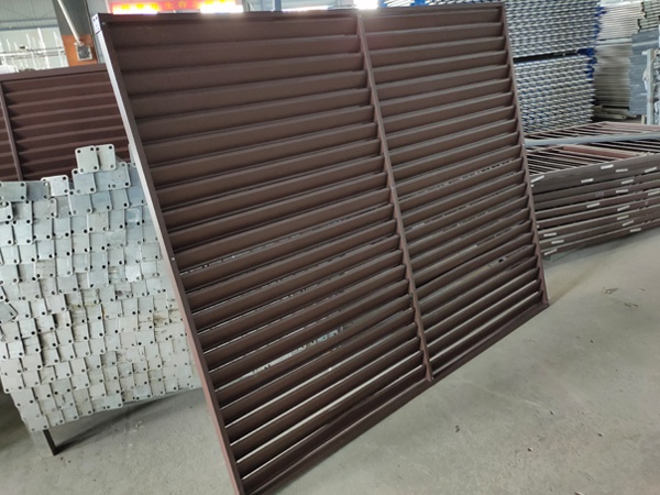 這兩種材料，做小區外墻百葉窗最適合！