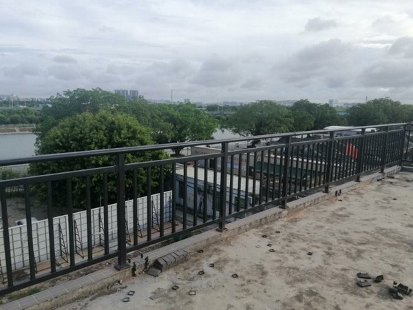 推薦2款陽臺護欄，定制價格不到60元一米！