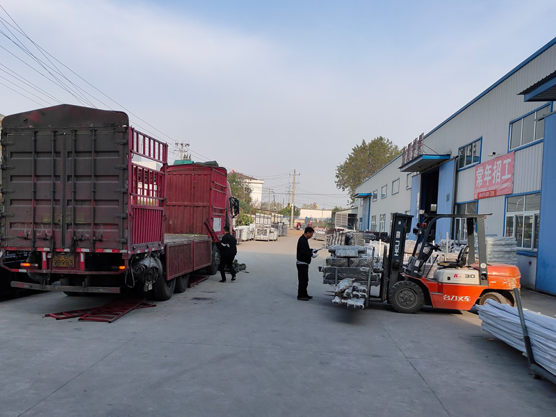 金用護(hù)欄2020年10月21日鋅鋼陽(yáng)臺(tái)護(hù)欄裝車發(fā)貨！