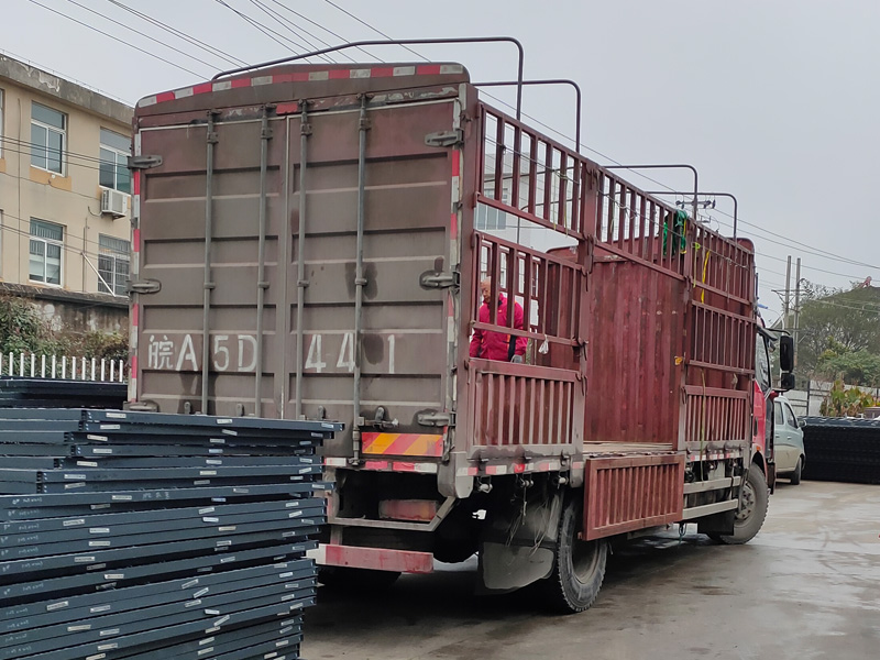  金用護欄2020年11月24日上午鋅鋼百葉窗發貨！