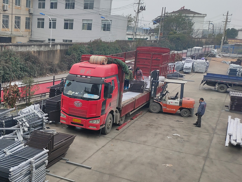 金用護欄2020年12月9日鋅鋼落地窗護欄發貨！