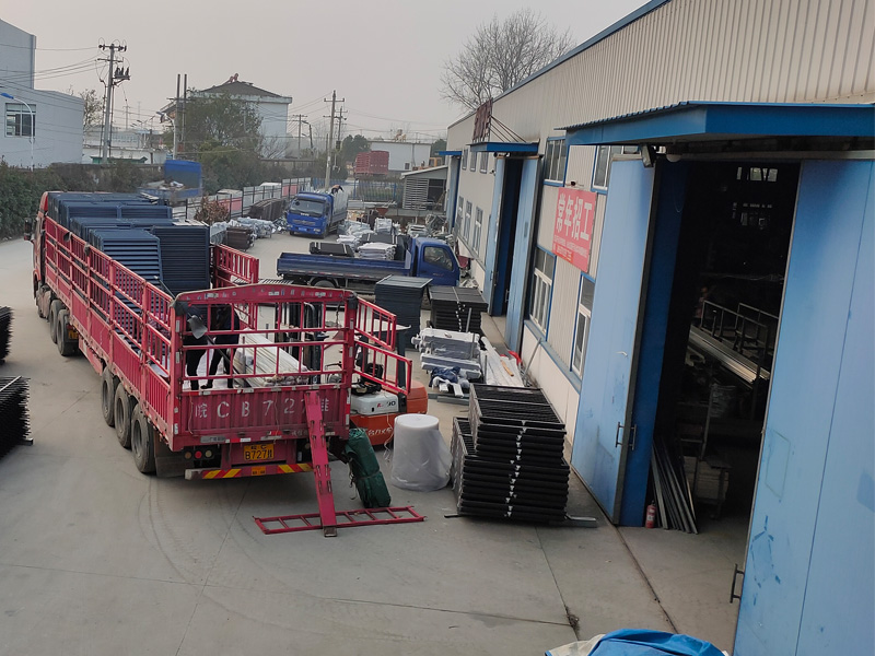 金用護欄2020年12月13日鋁合金百葉窗發貨！