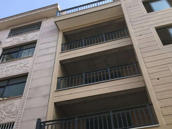 鋅鋼護(hù)欄生產(chǎn)廠家哪家比較專業(yè)？