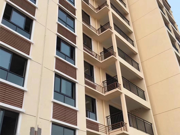 百葉窗哪種材料做的比較便宜？