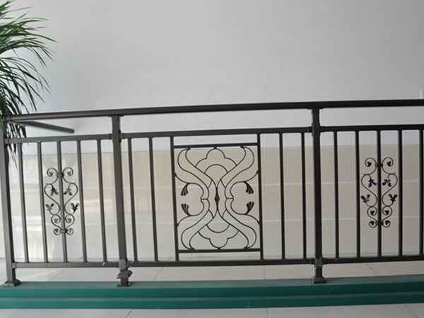 鋅鋼護(hù)欄為什么比較耐用？