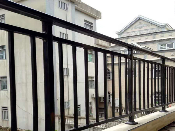 陽臺(tái)護(hù)欄哪家價(jià)格便宜？