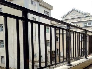 陽臺護(hù)欄哪家價(jià)格便宜？