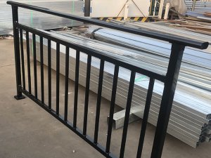 陽(yáng)臺(tái)護(hù)欄使用壽命