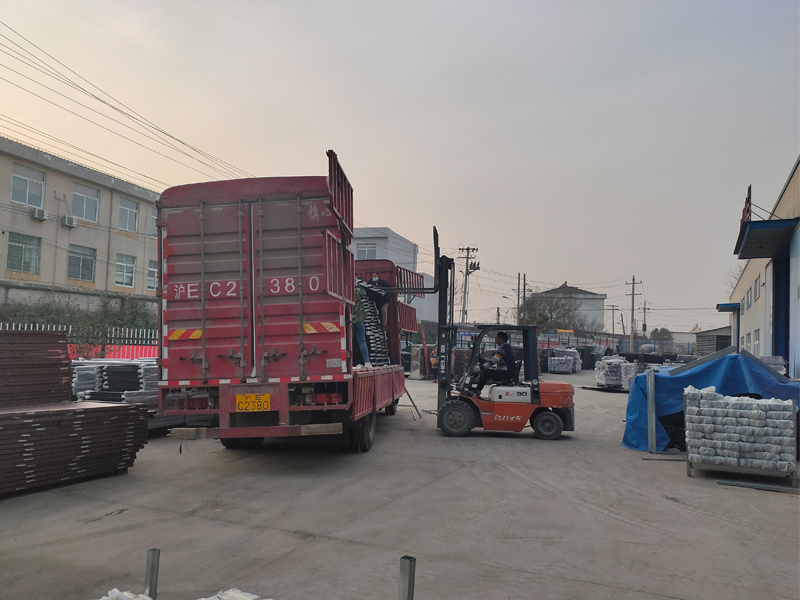 金用護欄2020年12月28日鋅鋼圍墻護欄發貨！