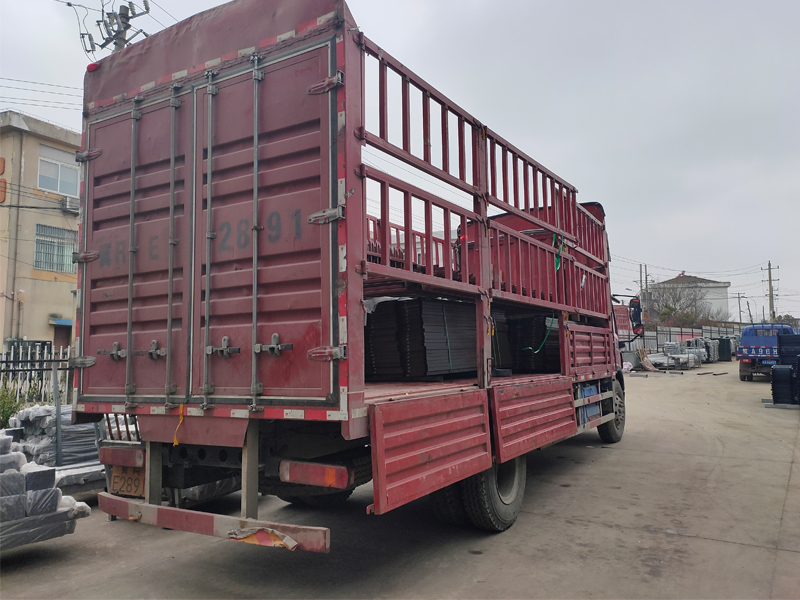 金用護欄2021年3月12日鋁合金百葉窗發貨！