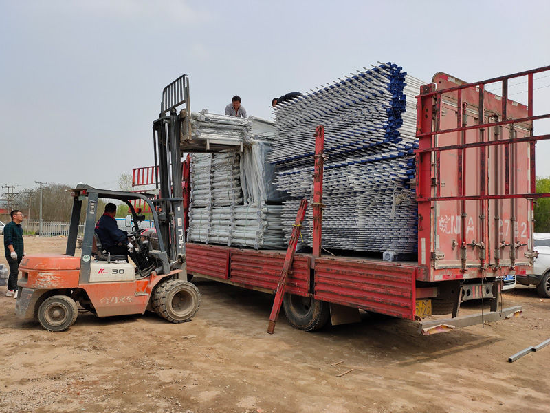 金用護(hù)欄2021年3月30日圍墻護(hù)欄、陽(yáng)臺(tái)護(hù)欄發(fā)貨！