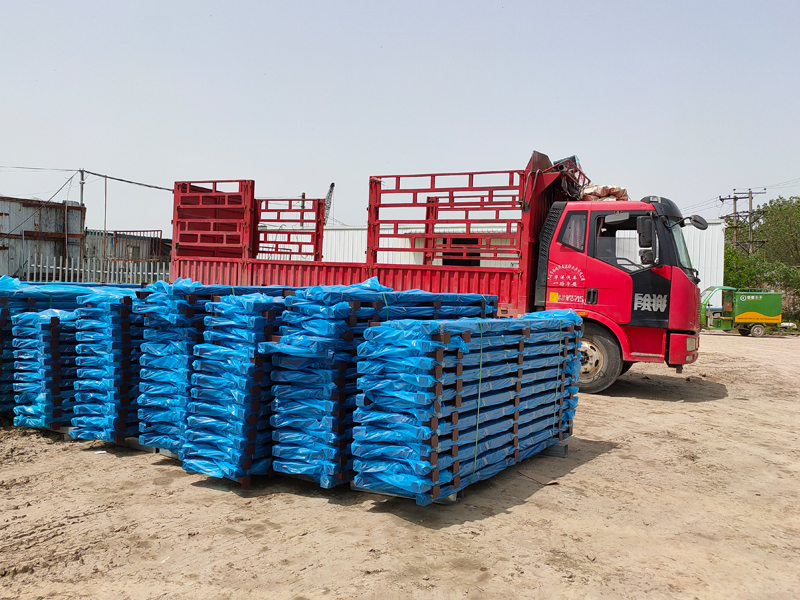 金用護欄2021年4月29日鋅鋼連廊護欄發貨！