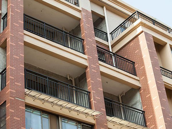 鋅鋼陽臺護(hù)欄優(yōu)點