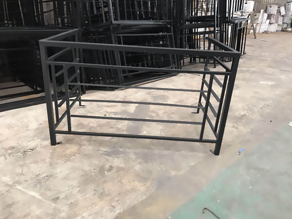 空調(diào)護(hù)欄用哪種材質(zhì)性價(jià)比高？