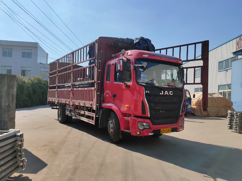 金用護欄2021年8月6日鋅鋼百葉窗發貨！