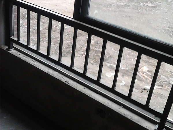 飄窗護(hù)欄用什么材質(zhì)好？