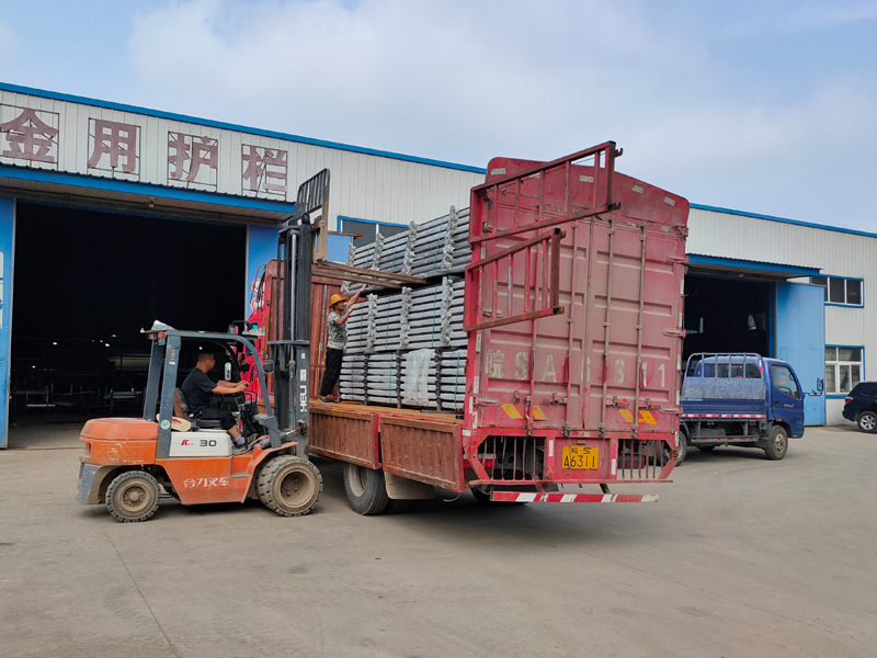 金用護(hù)欄2021年9月2日鋅鋼陽臺(tái)護(hù)欄發(fā)貨！