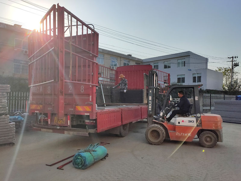 金用護欄2021年12月3日鋅鋼空調欄桿發貨！