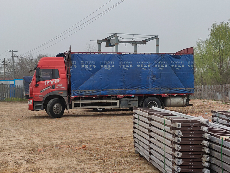 金用護欄2022年3月14日鋅鋼連廊欄桿裝車發貨！