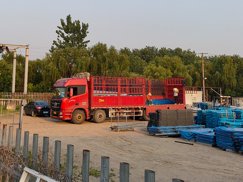 金用護欄2022年6月10日鋅鋼組裝式護欄裝車發貨！