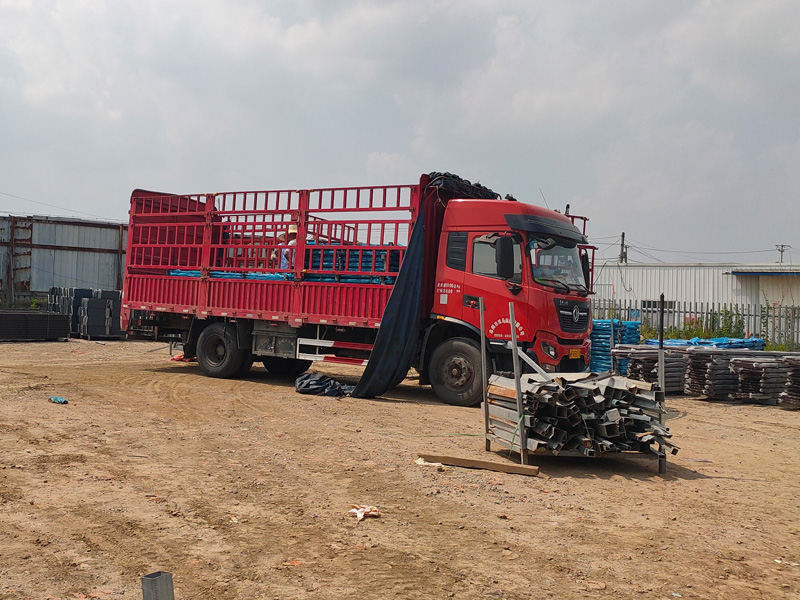 金用護(hù)欄2022年6月17日鋅鋼陽(yáng)臺(tái)欄桿裝車(chē)發(fā)貨！