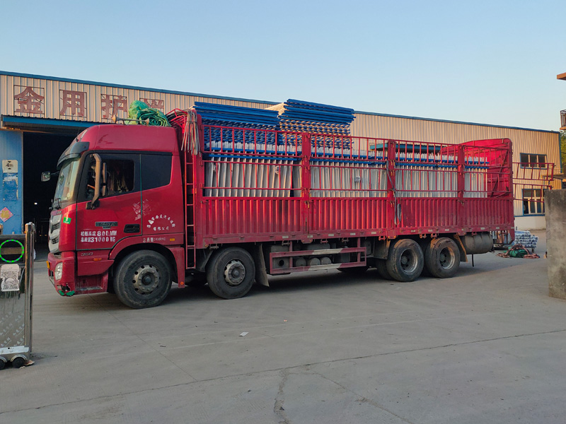 金用護欄2022年6月20日鋅鋼圍墻護欄裝車發貨！