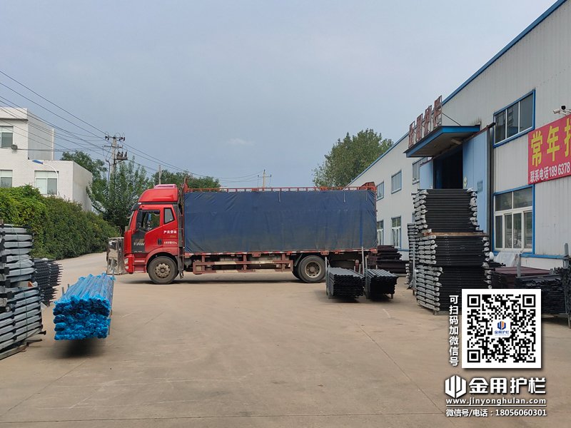 2023年8月29日鋅鋼樓梯扶手裝車發貨！