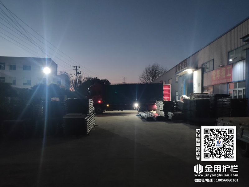 2023年11月24日鋅鋼百葉窗裝車發貨！