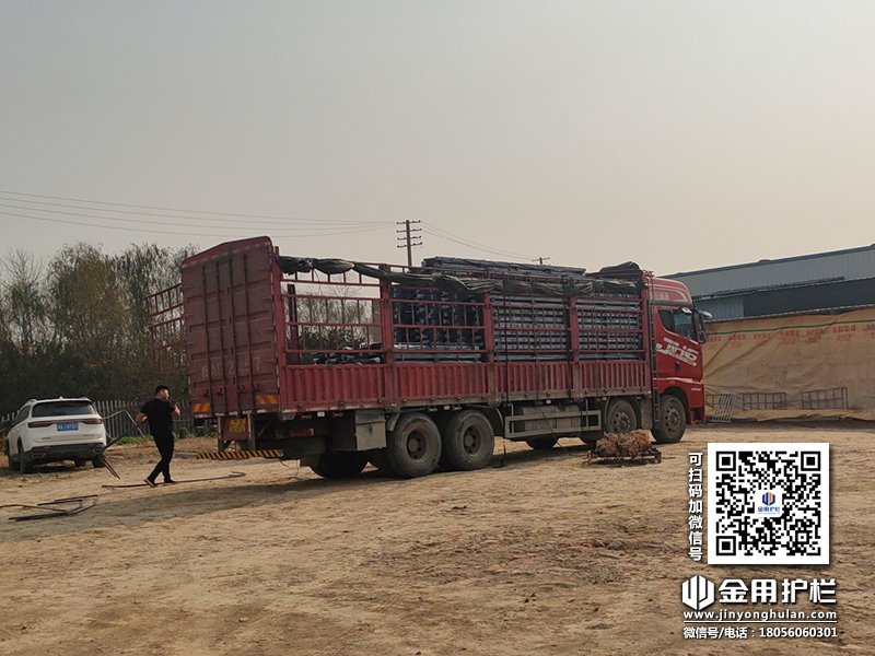 2023年12月5日鋅鋼連廊護(hù)欄裝車發(fā)貨！