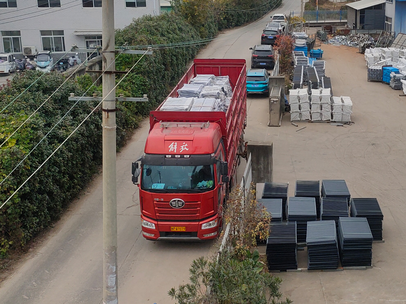 2024年12月5日鋅鋼飄窗欄桿裝車發貨！