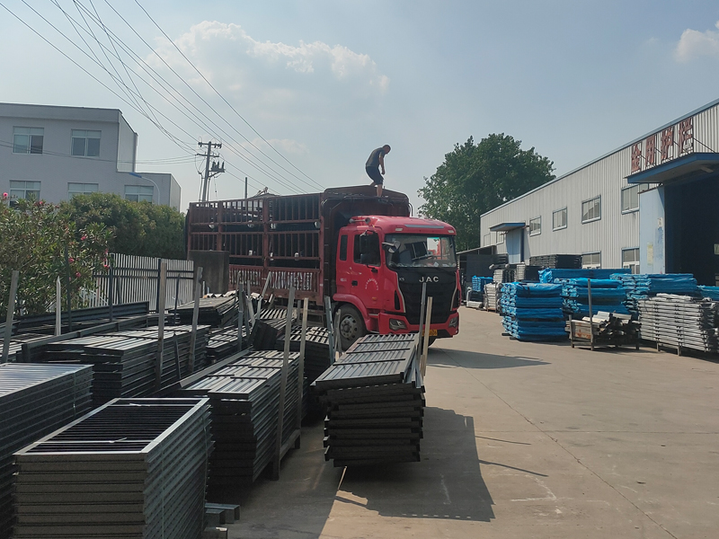 2025年6月6日鋅鋼圍墻護(hù)欄裝車發(fā)貨！